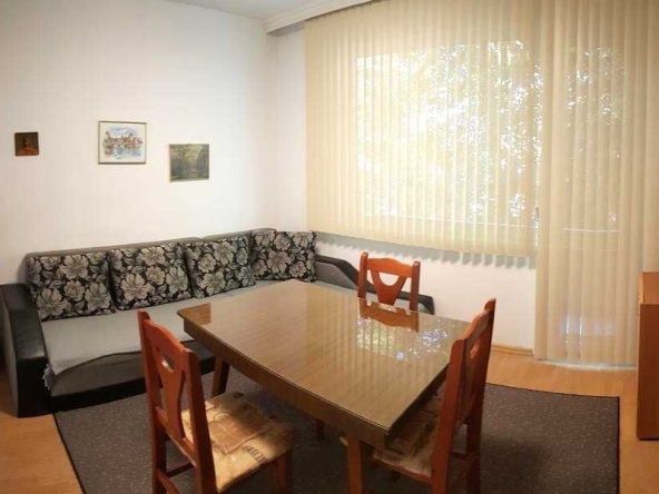 Дава се под наем Тристаен апартамент в Варна, Център - 80 кв.м за 498.27 € - Снимка #1