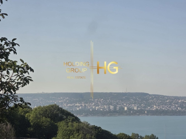 Тристаен апартамент в Варна, Галата - 100 кв.м за 1350 €/кв.м - Снимка #1