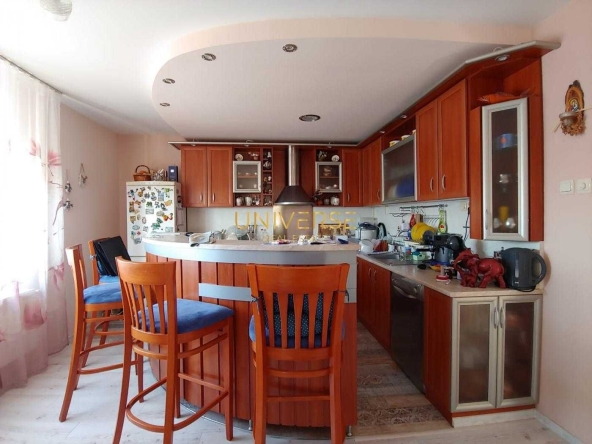 Къща в с. Кошарица, Област Бургас - 350 кв.м за 394 €/кв.м - Снимка #1