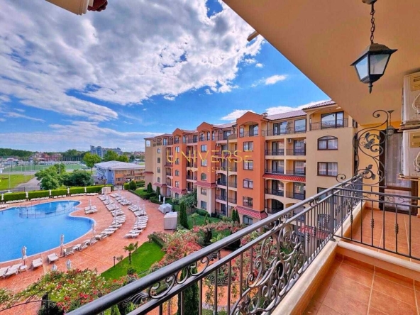 Двустаен апартамент в к.к. Слънчев бряг - 71 кв.м за 1155 €/кв.м - Снимка #1