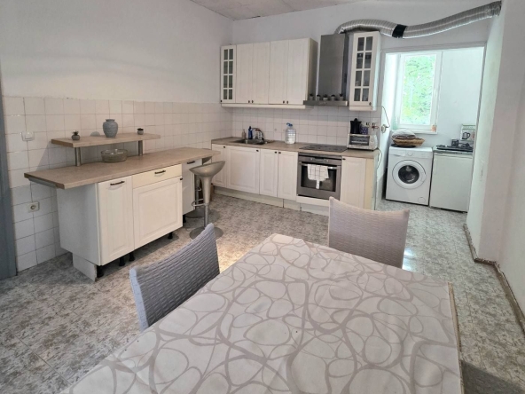 Етаж от къща в Кюстендил, Център - 230 кв.м за 244 €/кв.м - Снимка #1