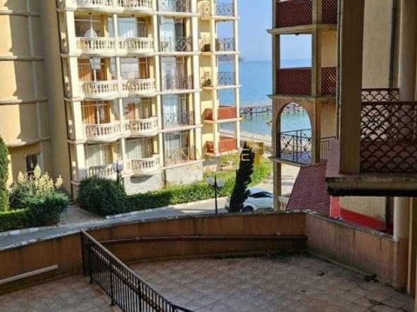 Двустаен апартамент в к.к. Елените - 63 кв.м за 826 €/кв.м - Снимка #1