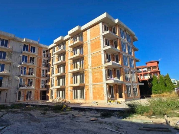 Тристаен апартамент в Несебър - 67 кв.м за 1702 €/кв.м - Снимка #1