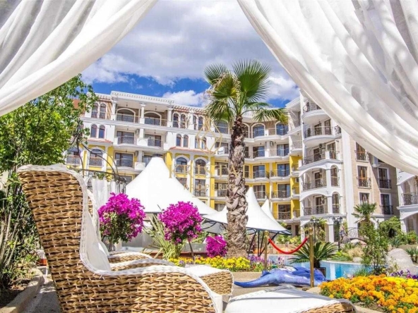 Тристаен апартамент в к.к. Слънчев бряг - 65 кв.м за 1662 €/кв.м - Снимка #1