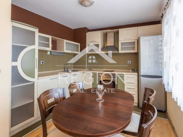 Дава се под наем Тристаен апартамент в Варна, Център - 90 кв.м за 510 € - Снимка #1