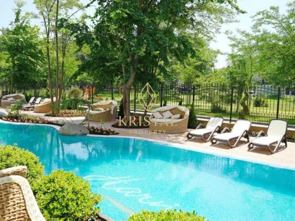 Двустаен апартамент в к.к. Слънчев бряг - 60 кв.м за 2150 €/кв.м - Снимка #1