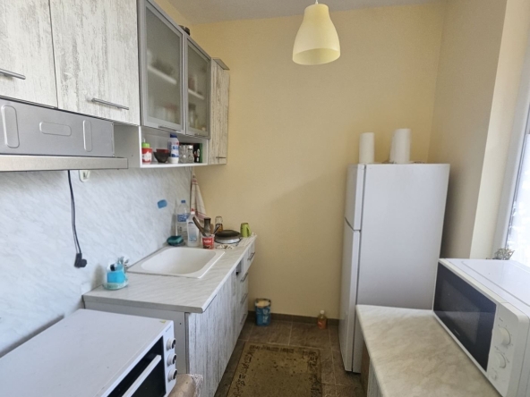 Тристаен апартамент в Плевен, 9-ти квартал - 97 кв.м за 1341 €/кв.м - Снимка #1