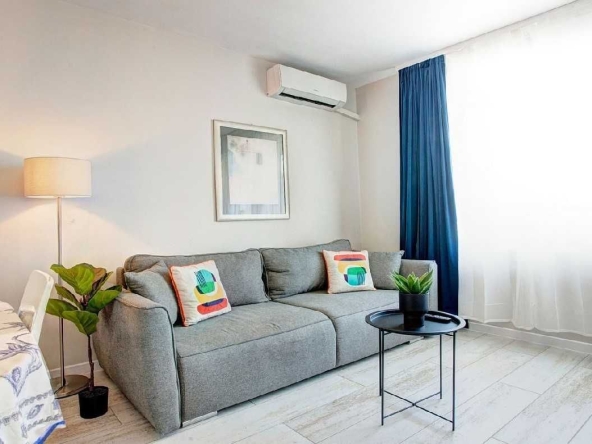 Дава се под наем Двустаен апартамент в София, Център - 82 кв.м за 876.69 € - Снимка #1