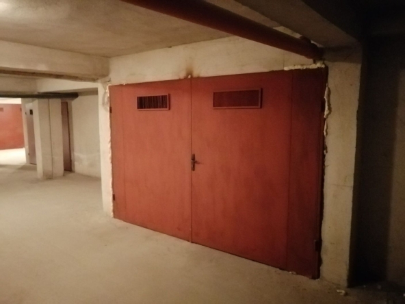 Дава се под наем Гараж / Паркомясто в Пазарджик, Руски - 18 кв.м за 76.5 € - Снимка #1