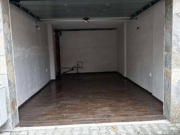 Дава се под наем Гараж / Паркомясто в Казанлък - 26 кв.м за 79.56 € - Снимка #1