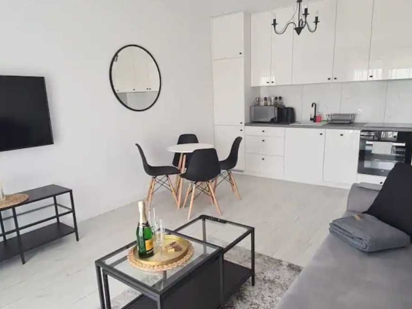 Дава се под наем Двустаен апартамент в Пловдив, Изгрев - 61 кв.м за 219.3 € - Снимка #1