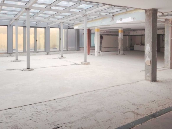 Дава се под наем Офис в Варна, Червен площад - 360 кв.м за 3000 € - Снимка #1