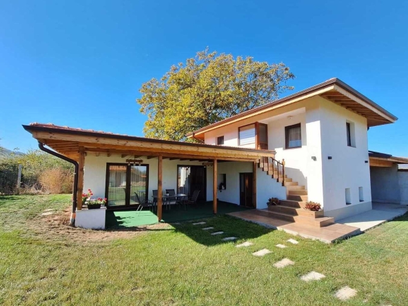 Къща в с. Елхово, Област Стара Загора - 704 кв.м за 188 €/кв.м - Снимка #1