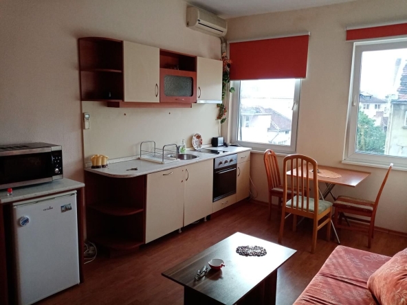 Дава се под наем Тристаен апартамент в София, Център - 70 кв.м за 700 € - Снимка #1