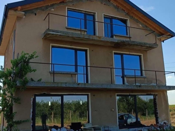 Къща в с. Върбица, Област Хасково - 210 кв.м за 292 €/кв.м - Снимка #1