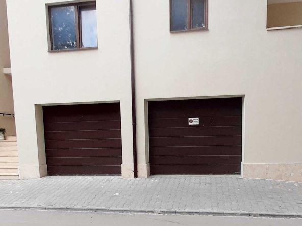 Дава се под наем Гараж / Паркомясто в Търговище, Център - 25 кв.м за 76.5 € - Снимка #1