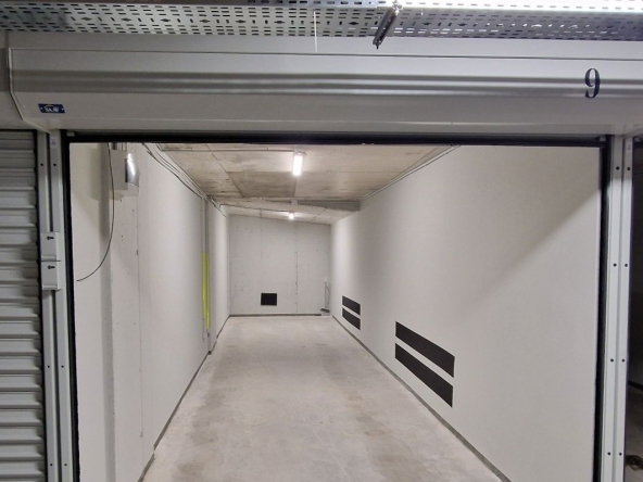 Дава се под наем Гараж / Паркомясто в София, Хаджи Димитър - 18 кв.м за 199.41 € - Снимка #1