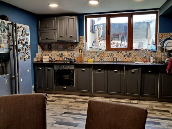 Дава се под наем Къща в Варна, Виница - 1500 кв.м за 500 € - Снимка #1