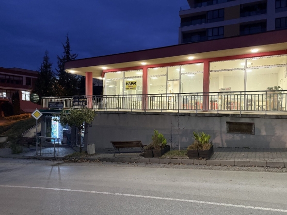 Магазин в Благоевград, Запад - 900 кв.м за 4 €/кв.м - Снимка #1