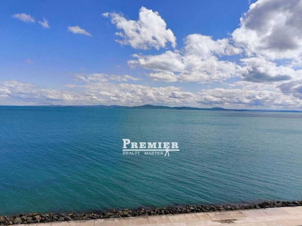 Двустаен апартамент в Поморие - 80 кв.м за 784 €/кв.м - Снимка #1