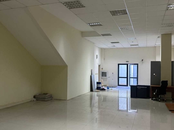 Дава се под наем Склад в Варна, Младост 1 - 200 кв.м за 800 € - Снимка #1