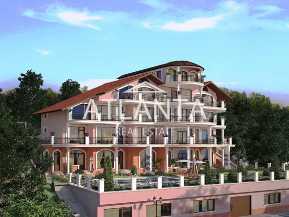 Хотел в к.к. Св.Св. Константин и Елена - 2000 кв.м за 555555556 €/кв.м - Снимка #1