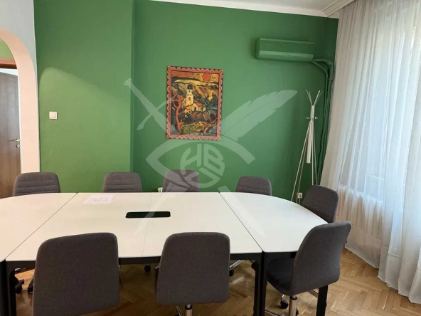 Дава се под наем Офис в София, Център - 100 кв.м за 1495.83 € - Снимка #1