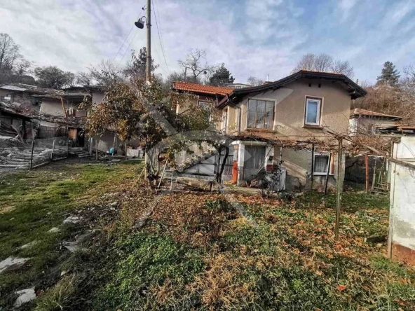 Къща в с. Комщица, Област София-област - 40 кв.м за 600 €/кв.м - Снимка #1