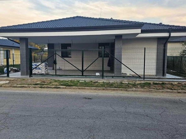 Къща в с. Столник, Област София-област - 205 кв.м за 1400 €/кв.м - Снимка #1