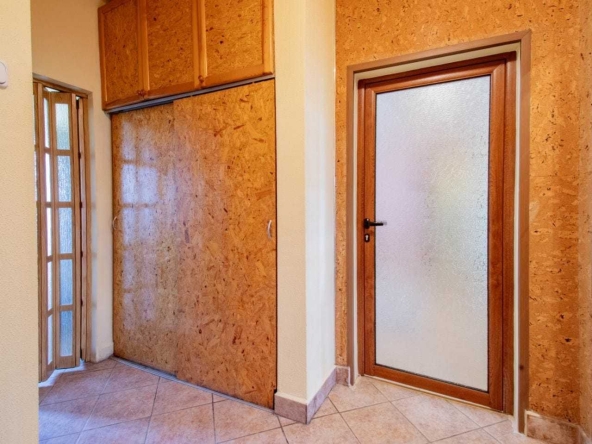 Дава се под наем Тристаен апартамент в София, Център - 84 кв.м за 688.5 € - Снимка #1