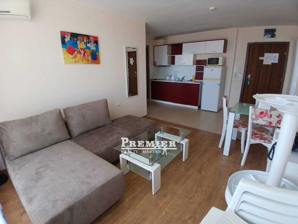 Тристаен апартамент в Свети Влас - 111000 кв.м за 2 €/кв.м - Снимка #1