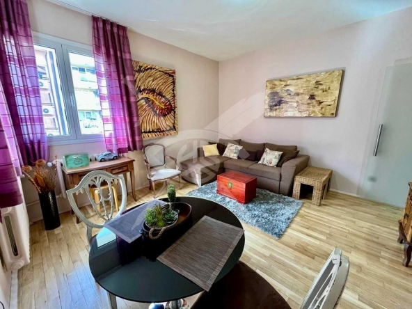 Дава се под наем Двустаен апартамент в София, Център - 50 кв.м за 648.21 € - Снимка #1