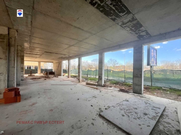 Офис в Русе, Родина 1 - 740 кв.м за 525 €/кв.м - Снимка #1