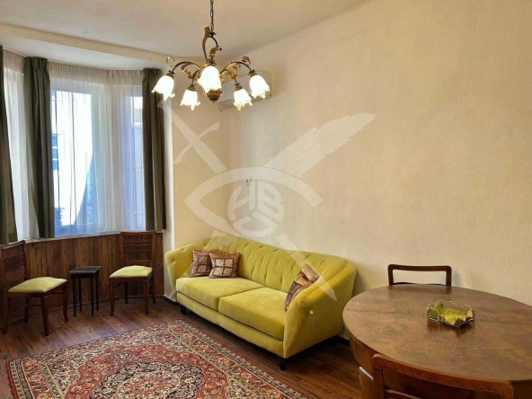 Дава се под наем Двустаен апартамент в София, Център - 80 кв.м за 877.71 € - Снимка #1