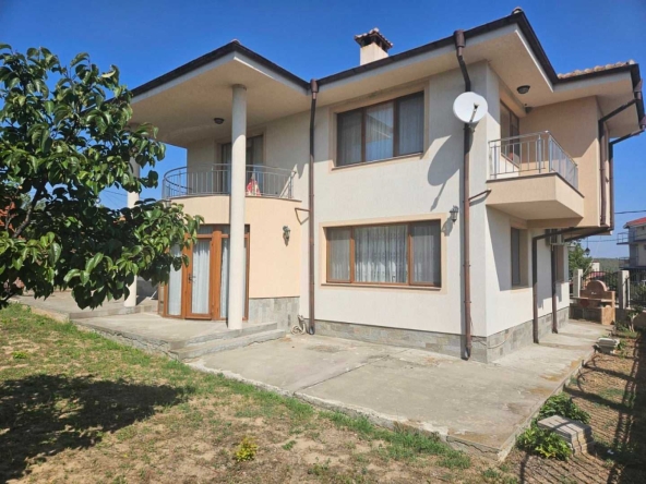 Къща в с. Баня, Област Бургас - 240 кв.м за 521 €/кв.м - Снимка #1