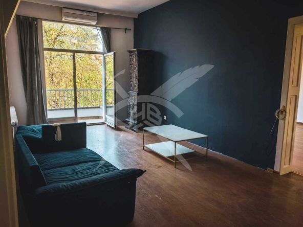 Дава се под наем Тристаен апартамент в София, Център - 100 кв.м за 997.05 € - Снимка #1