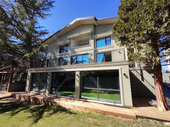 Хотел в Варна, м-т Евксиноград - 780 кв.м за 1924 €/кв.м - Снимка #1