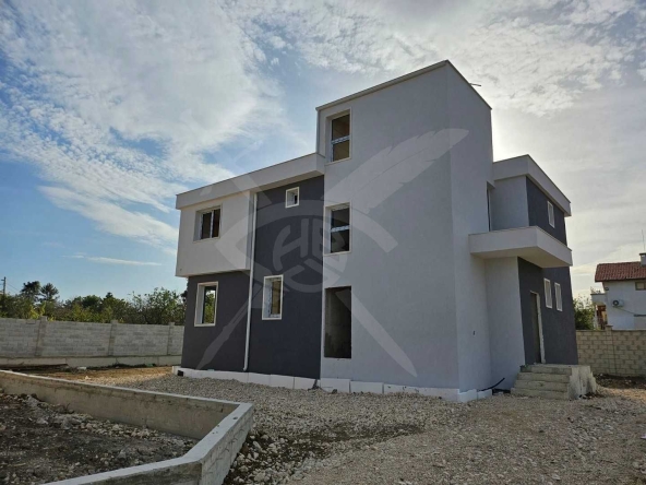 Къща в Варна, м-т Евксиноград - 330 кв.м за 940 €/кв.м - Снимка #1