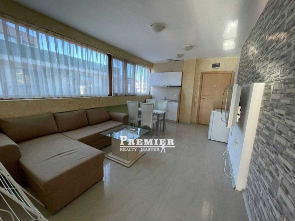 Двустаен апартамент в к.к. Слънчев бряг - 61 кв.м за 1640 €/кв.м - Снимка #1