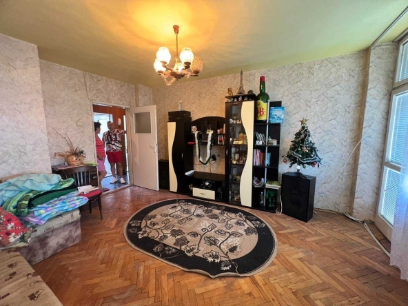 Тристаен апартамент в Търговище, Запад 1 - 90 кв.м за 850 €/кв.м - Снимка #1