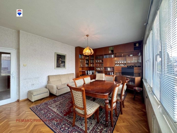 Дава се под наем Тристаен апартамент в Русе, Широк център - 110 кв.м за 280.5 € - Снимка #1