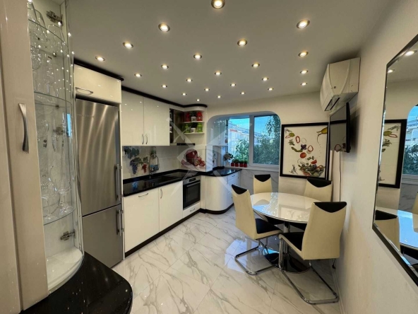 Дава се под наем Тристаен апартамент в София, Младост 1 - 78 кв.м за 1000 € - Снимка #1