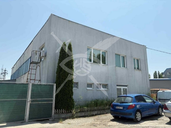 Дава се под наем Промишлена сграда в София, Военна рампа - 500 кв.м за 2500 € - Снимка #1