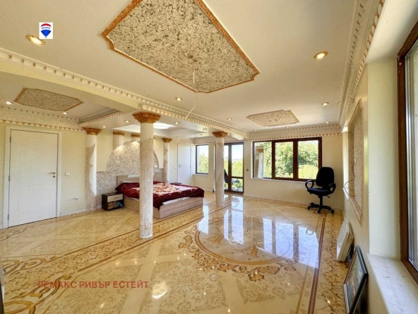 Къща в Русе, в.з. Средна кула - 300 кв.м за 600 €/кв.м - Снимка #1