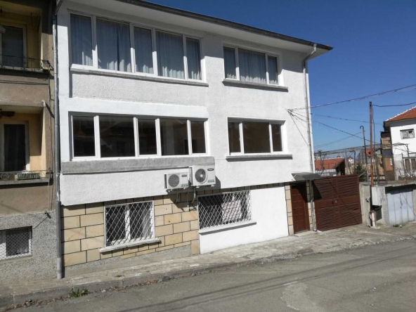 Къща в Етрополе - 469 кв.м за 395 €/кв.м - Снимка #1