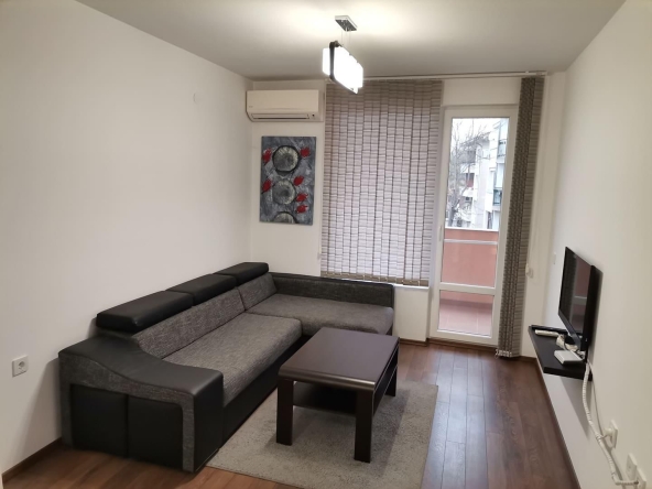 Дава се под наем Двустаен апартамент в Пловдив, Център - 53 кв.м за 382.5 € - Снимка #1