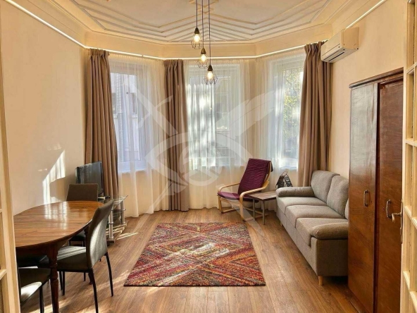 Дава се под наем Двустаен апартамент в София, Център - 63 кв.м за 790 € - Снимка #1