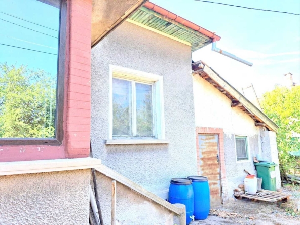 Къща в с. Горни Богров, Област София-град - 80 кв.м за 2000 €/кв.м - Снимка #1