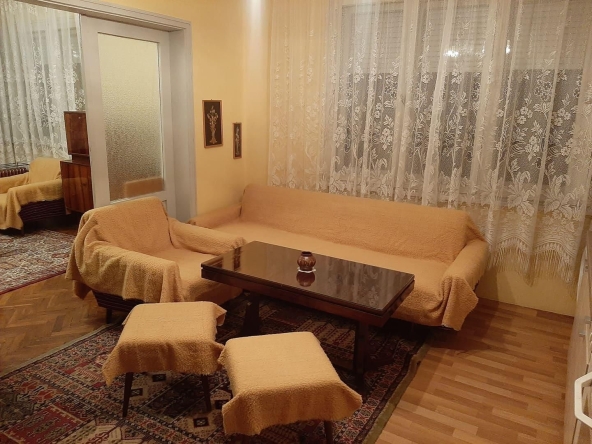 Дава се под наем Тристаен апартамент в Пловдив, Южен - 90 кв.м за 357 € - Снимка #1