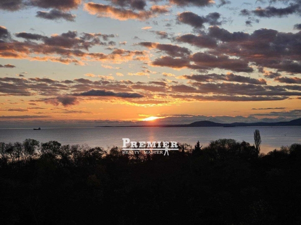 Тристаен апартамент в Бургас, Акациите - 71 кв.м за 2575 €/кв.м - Снимка #1